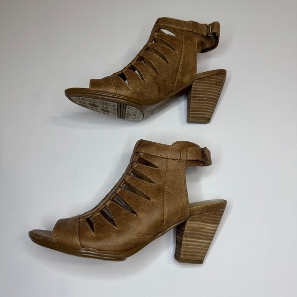Naturalizer Caged Heeled Sandals Sz 8
Brown Strappy Comfort Dressy Boho heels - Picture 5 of 10